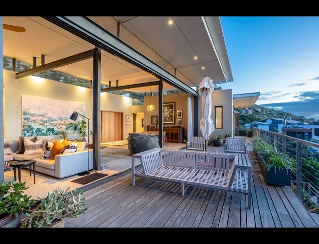 4 BEDROOM HOUSE FOR SALE IN LLANDUDNO